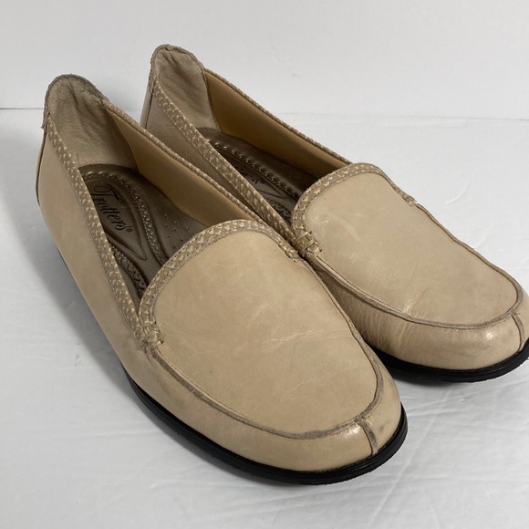 Trotters Women's Urbana Slip-On Sneakers - Casual Leather Fashion Sneakers With Elastic Straps